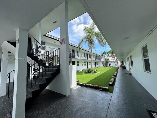 Foto del edificio - 2500 Johnson St
