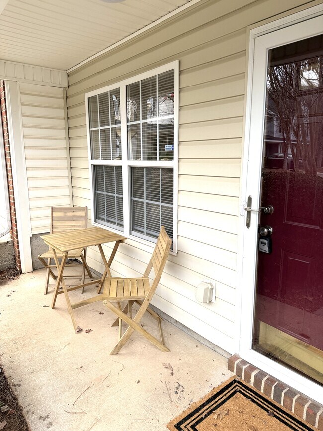 Foto del edificio - 5106 Bartholomew's Ln