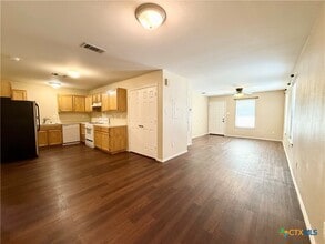 Building Photo - 898 Advance St