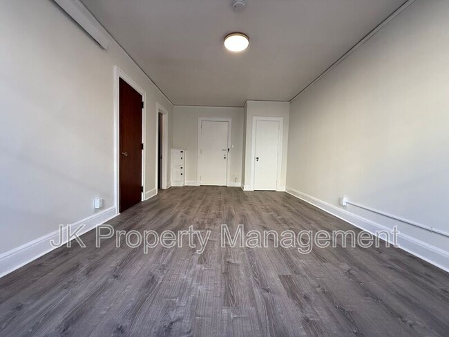 Building Photo - 310 5th St N