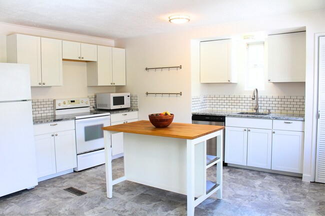 Foto del edificio - 3806 Gardner Ave