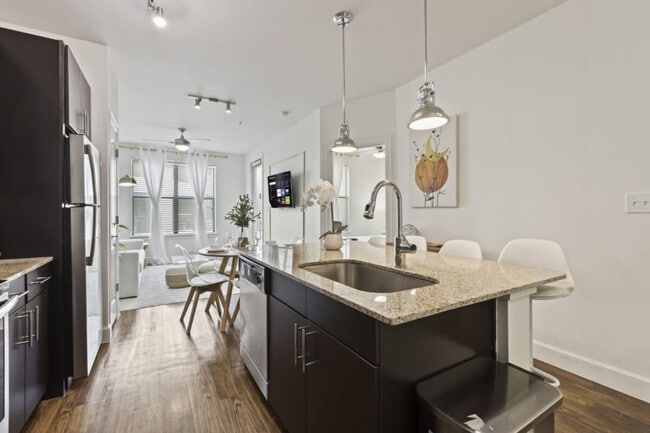 Foto del edificio - 5445 Town and Country Blvd