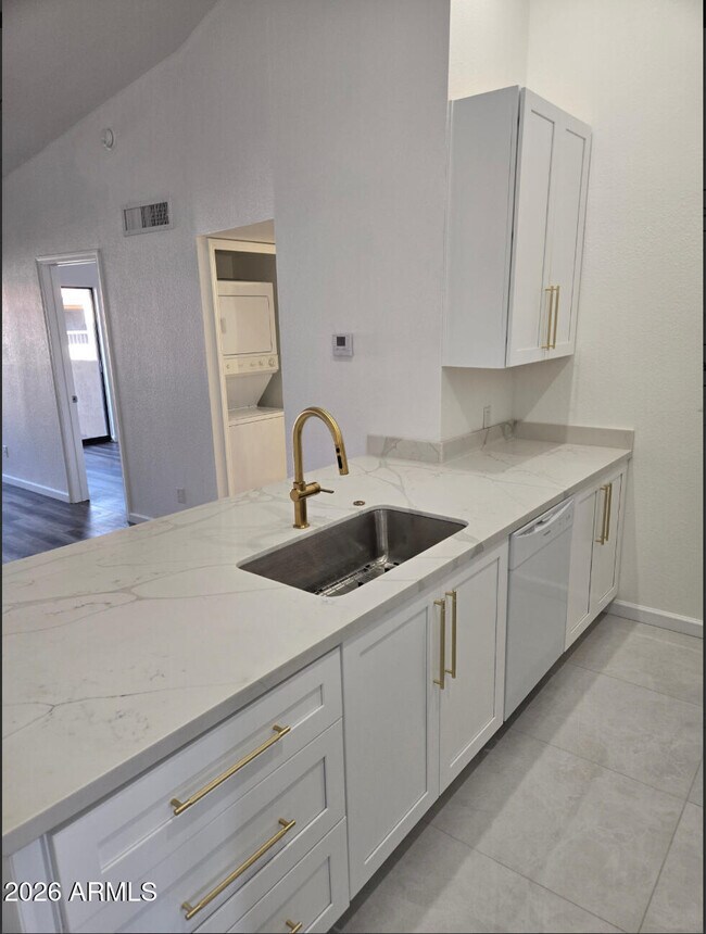 Building Photo - 1351 N Pleasant Dr