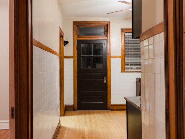 Building Photo - 4856 W Dakin St