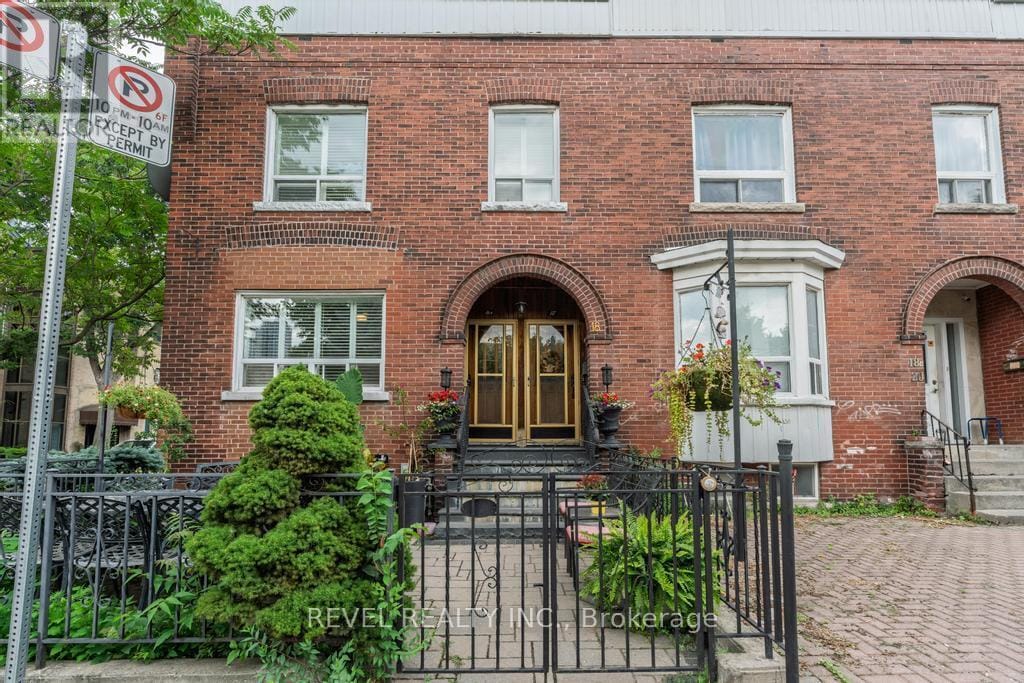 Photo principale - 16 A Denison Ave
