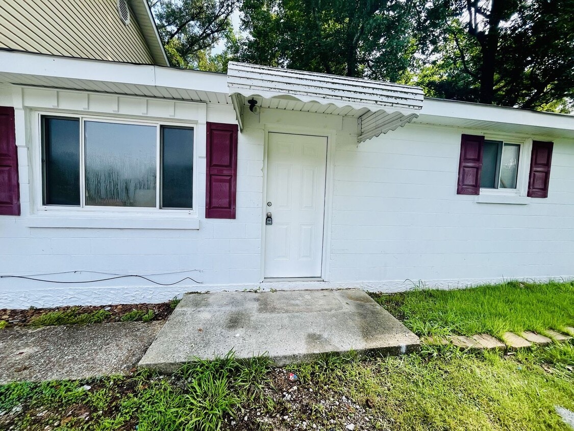 Primary Photo - $250 OFF FIRST MONTH! 2 Bedroom 1 Bath inc...