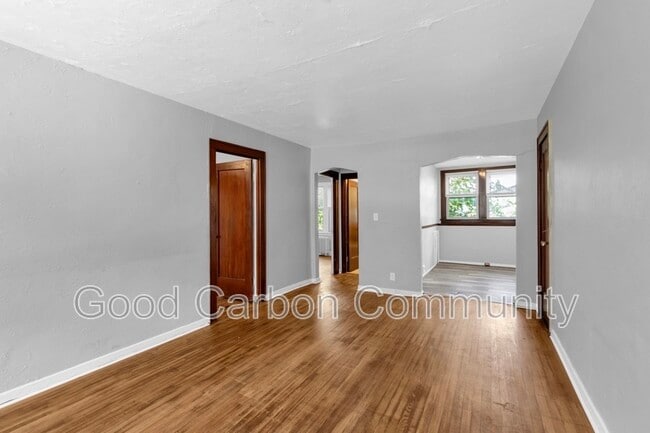 Foto del edificio - 137 Sanders Rd