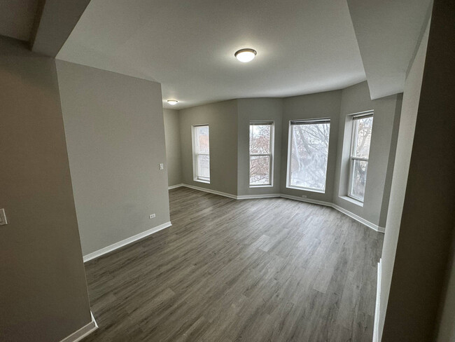 Building Photo - 6320 S Drexel Ave