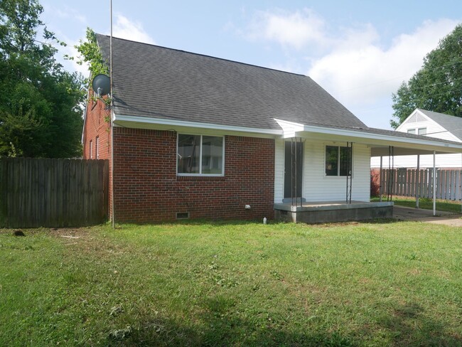 Building Photo - 1463 Vicksburg Dr