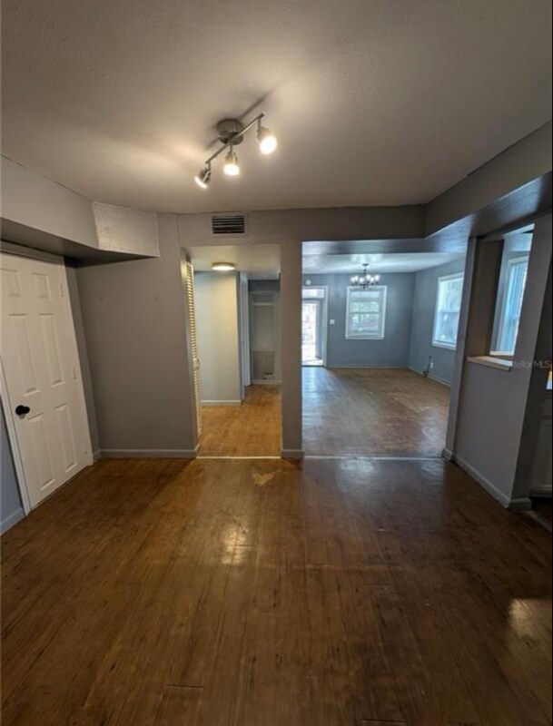 Foto del edificio - 3022 Deleuil Ave