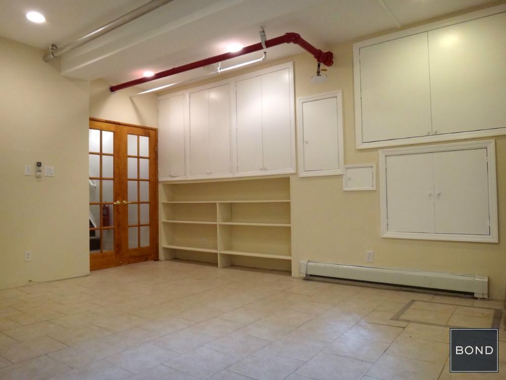 Primary Photo - 437 W 22nd St