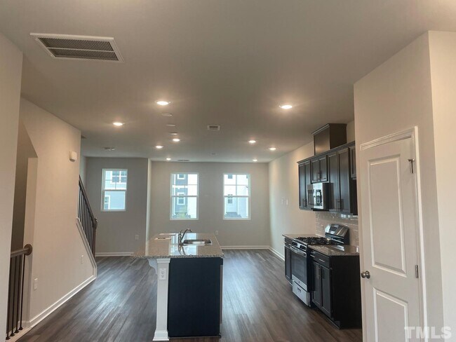 Building Photo - 1049 Shoreside Dr