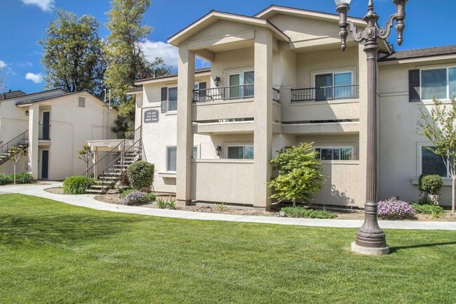 Building Photo - University Plaza