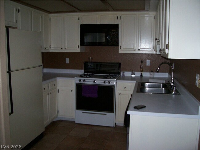 Foto del edificio - 2204 Silver Pine Dr