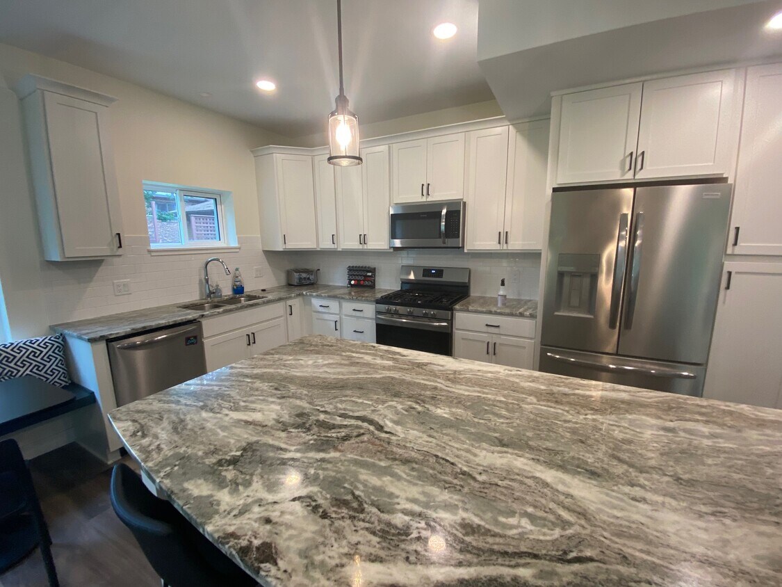 Foto principal - 5117 Saint Cyr Rd