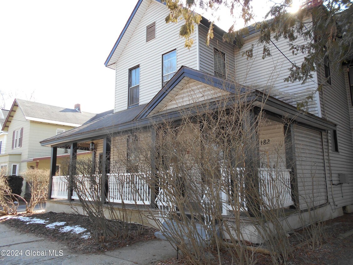 Primary Photo - 182 Lake Ave