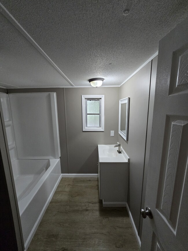 Building Photo - 36 Haney Park