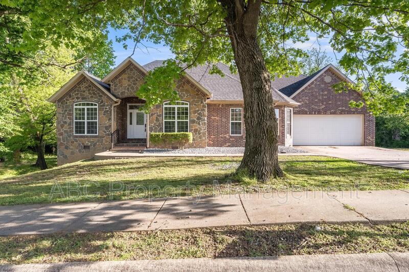 Primary Photo - 2505 SW 8th St