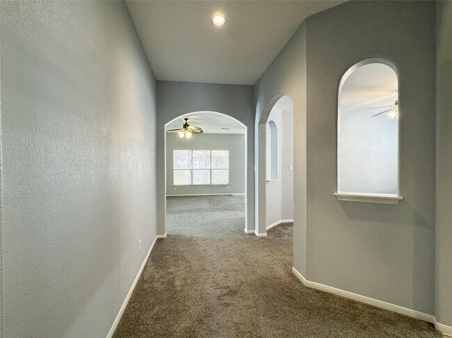 Foto del edificio - 1050 Forest Haven Ct