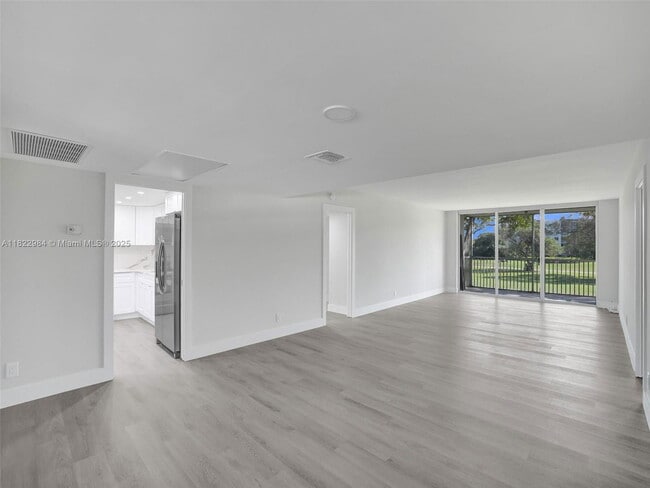 Foto del edificio - 3700 Oaks Clubhouse Dr