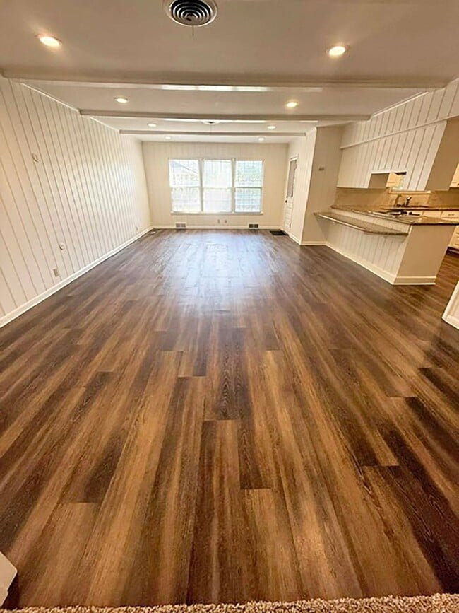 Building Photo - 2710 Crestwood Pl