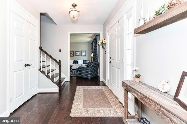 Foto del edificio - 6412 Gristmill Square Trce