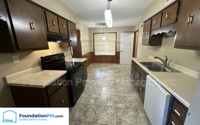 Building Photo - 3905 Clover Hill Dr