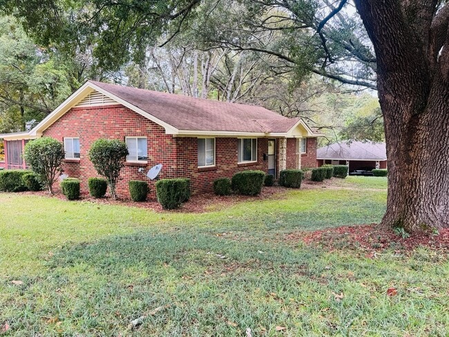 Foto del edificio - Beyond Perfect 3 bedroom 1 bath !!!!