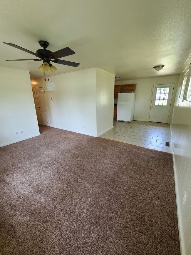 Building Photo - Like new 3 bedroom 1 Bath