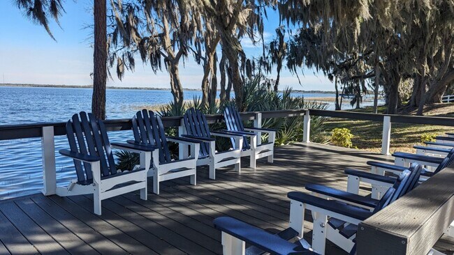 Foto del edificio - 250 Oak Harbor Camp