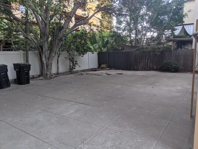 Foto del edificio - 2528 Front St