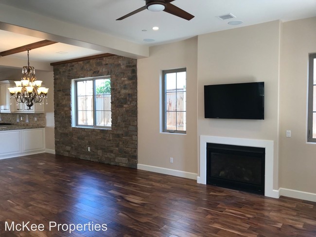 Building Photo - 3 br, 2.5 bath House - 850 A Avenue