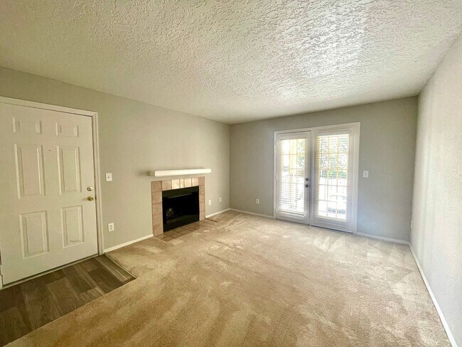 Building Photo - GREAT 1/1 CONDO IN WATERFORD LANDING
