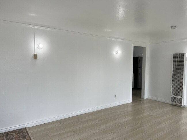 Building Photo - 4237 S Flower St