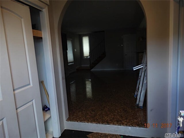 Building Photo - 836 Lorenz Ave