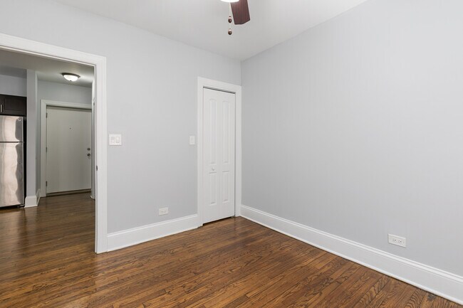 Building Photo - 1611 W Juneway Terrace