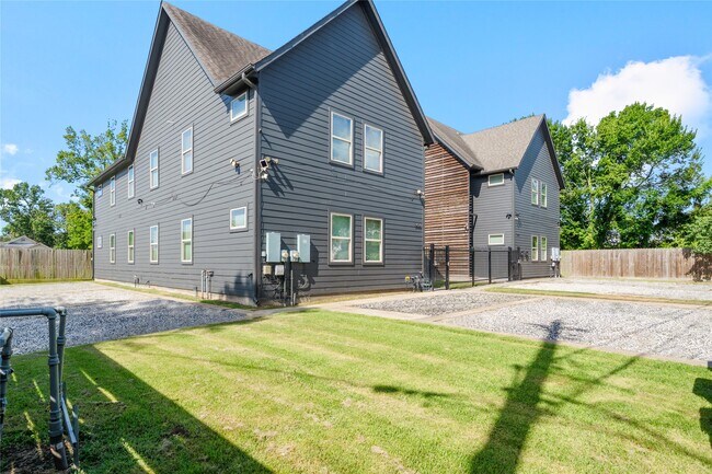 Foto del edificio - 3424 Tuam St