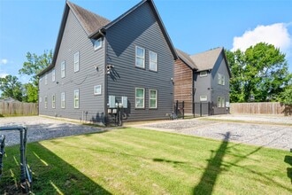 Building Photo - 3424 Tuam St