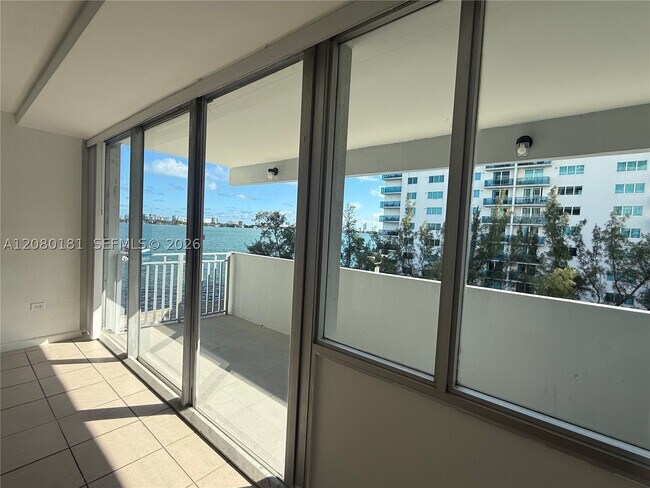 Foto del edificio - 7545 E Treasure Dr