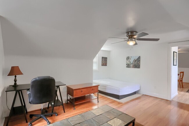 Foto del edificio - 3409 Portola Ave