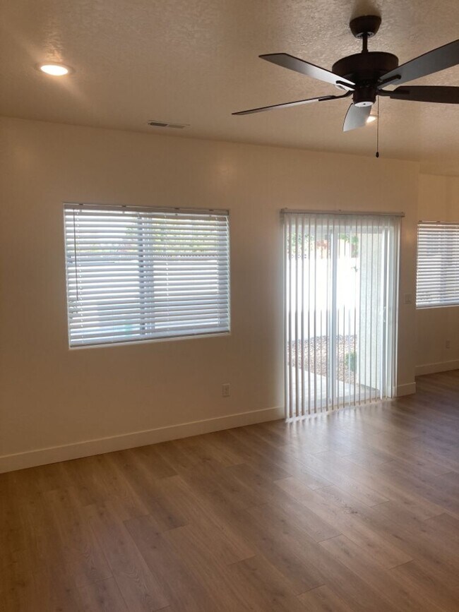 Foto del edificio - 3 Bed - 2.5 Bath, Newer Construction, Larg...