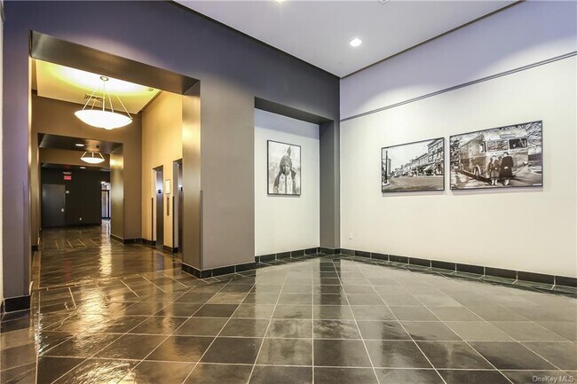 Building Photo - 25 Leroy Pl