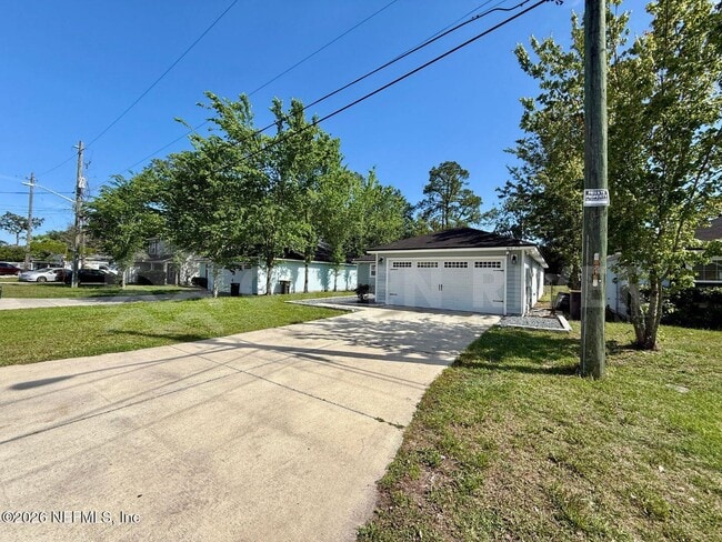 Foto del edificio - 8212 Maple St