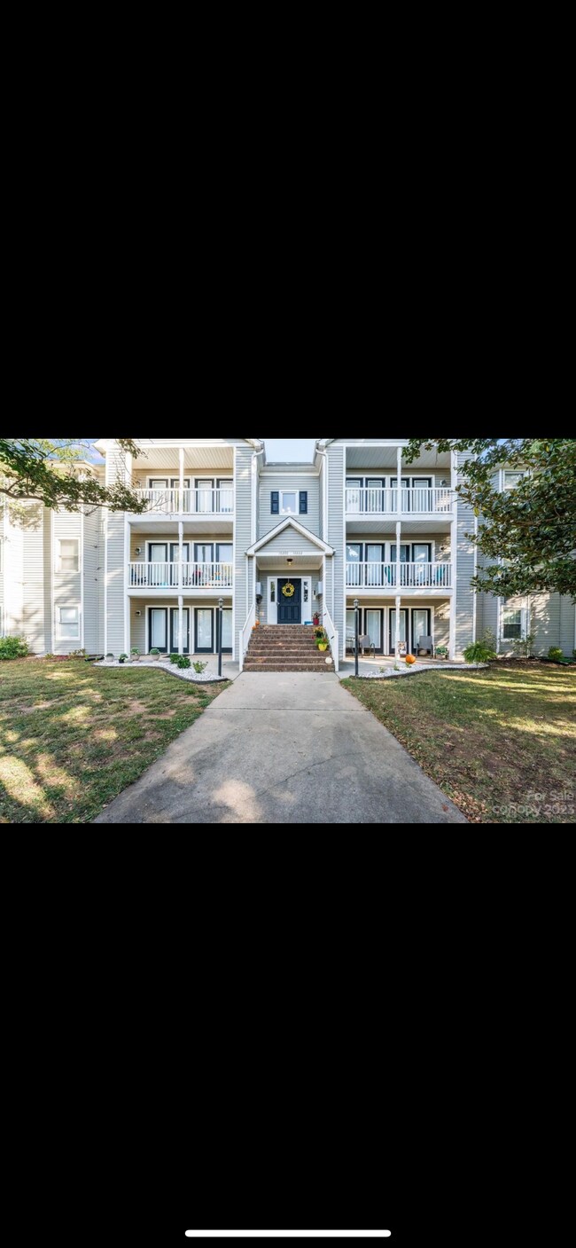 Building Photo - 10214 Rose Meadow Ln