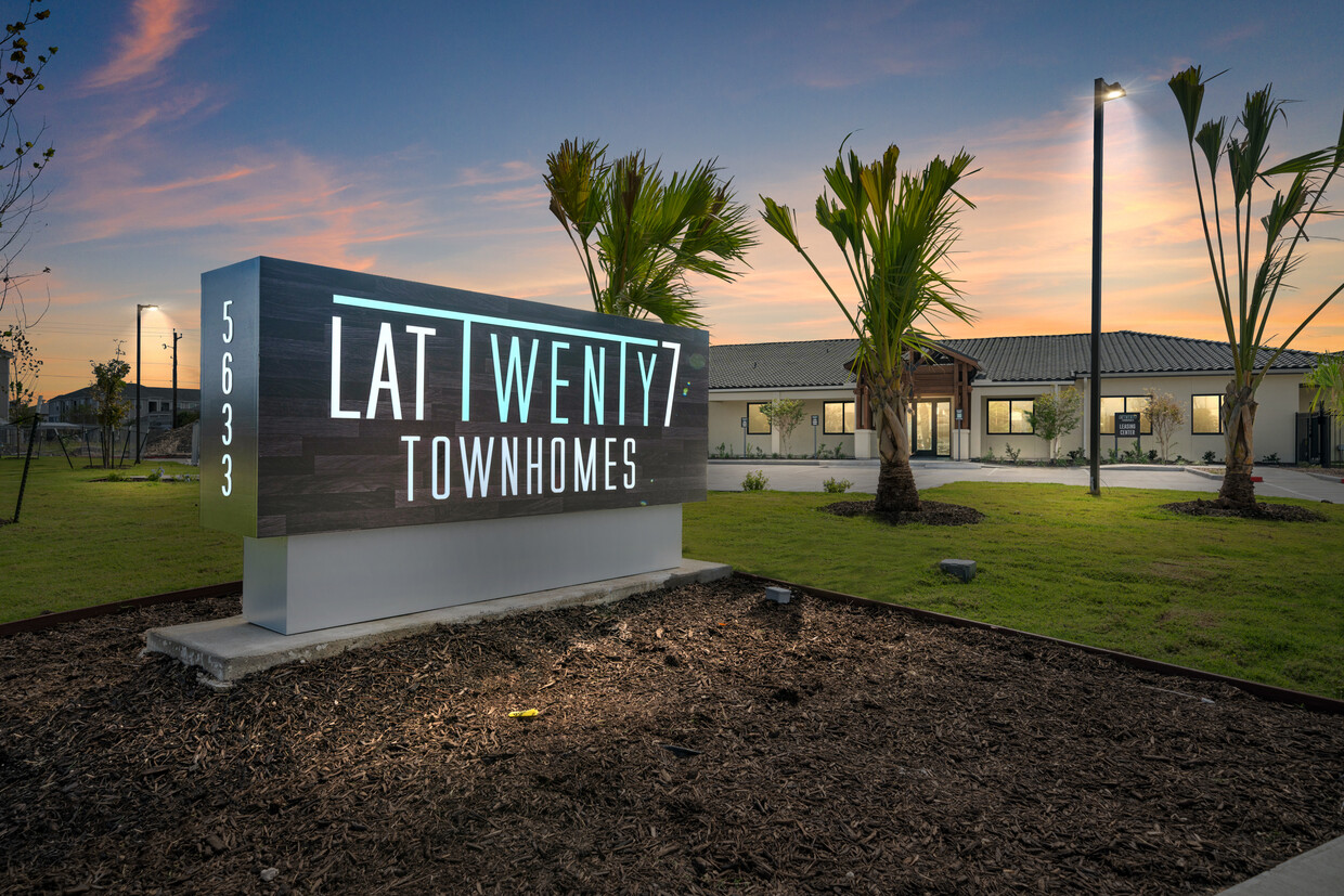 Foto principal - Lat Twenty7 Townhomes