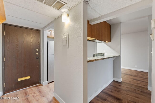 Foto del edificio - 2955 Lakeside Dr
