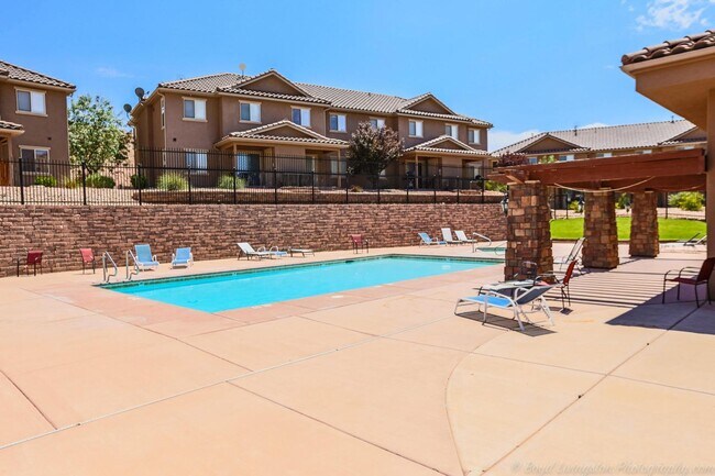 Foto del edificio - 3 Bedroom Townhome In Fossil Hills!