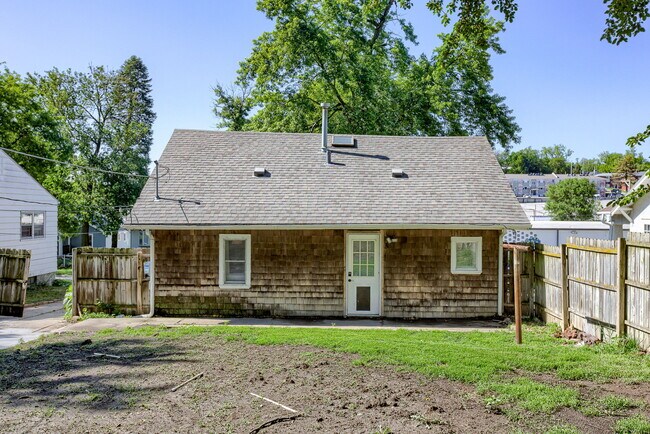 Building Photo - 4806 Charles St