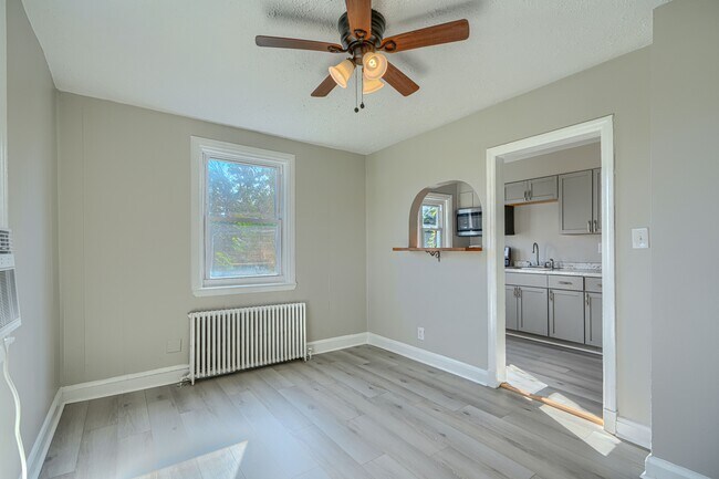 Building Photo - 401 52nd St