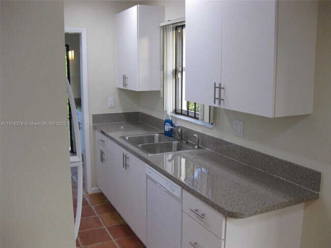 Foto del edificio - 1728 W Mowry Dr